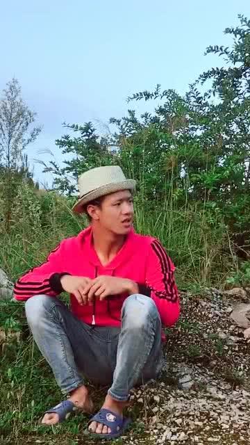 醉酒吃瓜小伙视频,网络热议一幕引关注