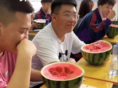 又又老师吃瓜,揭秘又又老师吃瓜背后的故事