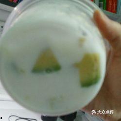 吃哈密瓜打电话,通话愉悦无限