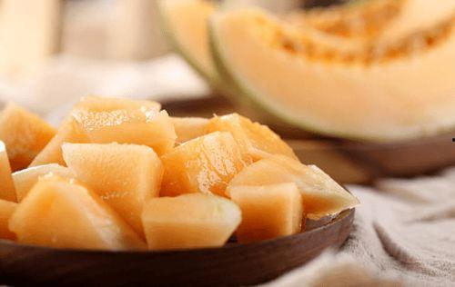 西州蜜瓜热吃,热食新风尚，甜蜜暖意满人间