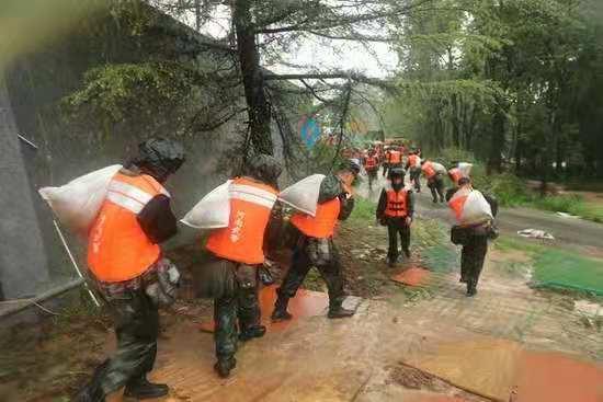 南宁滑板吃瓜事件,一场街头文化的争议与反思
