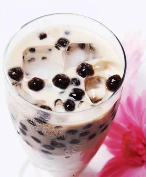 吃瓜一杯奶茶,吃瓜一杯，尽享夏日清凉