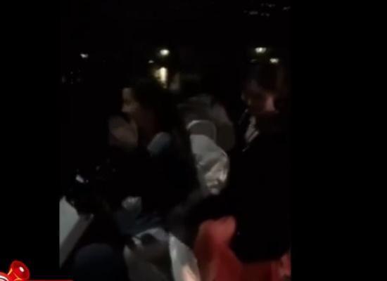 情侣约会吃瓜群众视频,围观群众视频记录甜蜜瞬间